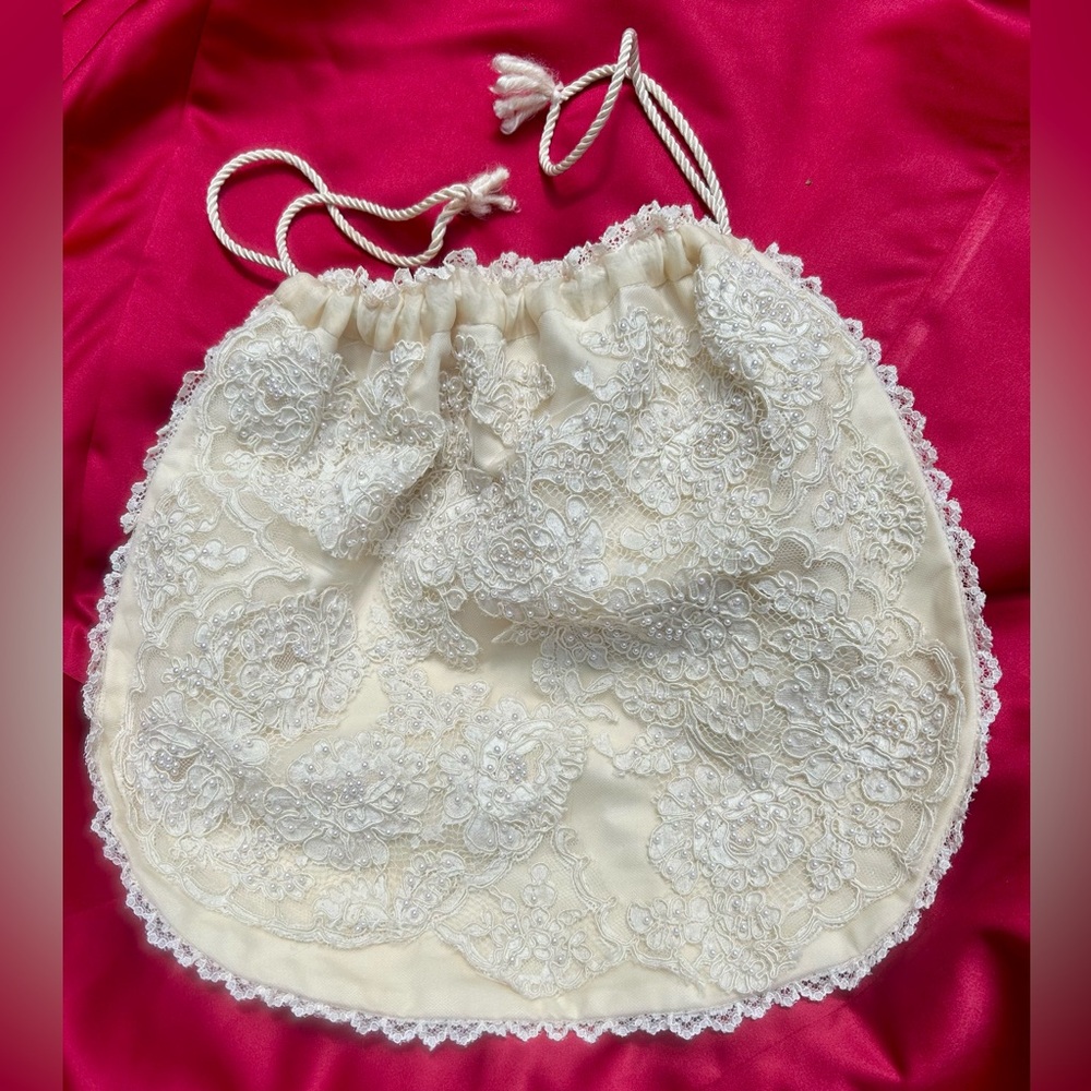 Vtg 90’s Ivory Satin Pearls & Lace Drawstring Wedding Bridal Money Bag Like New